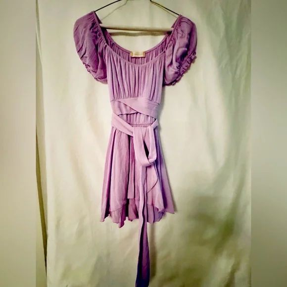 Size small - Picture 1 of 3